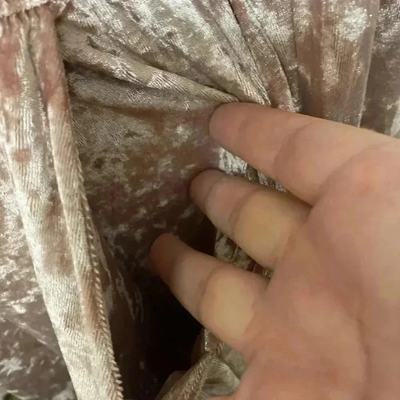 🆕Velzera Bell Sleeve Velvet Lace-Up Romper🆕 - Picture 10 of 13